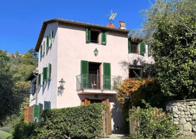 Villa with 2 apartments nearby Lucca
