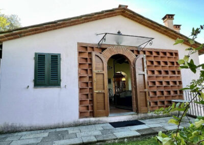 Villa with 2 apartments nearby Lucca