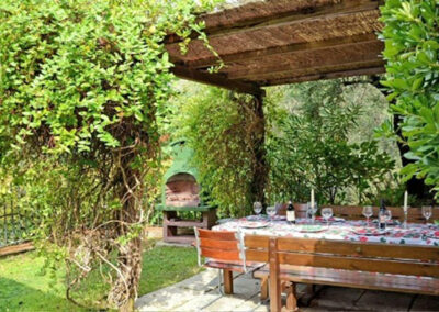 Villa with 2 apartments nearby Lucca