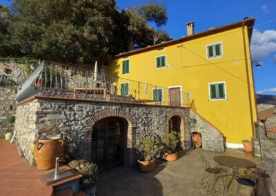 Beautiful villa in Limano