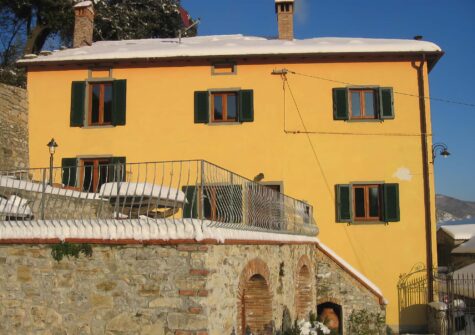 Beautiful villa in Limano