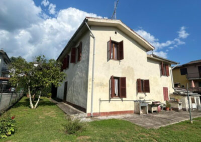 Detached house in Barga