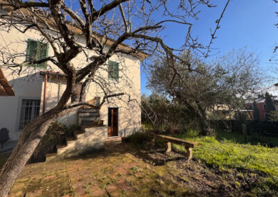 Detached villa Montecarlo Lucca