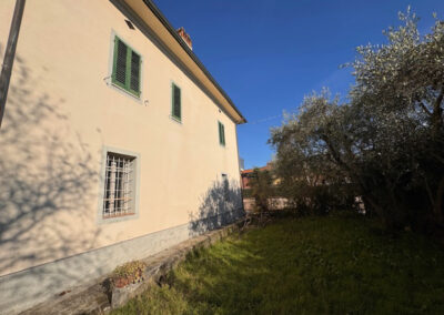 Detached villa Montecarlo Lucca