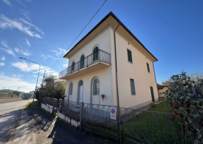 Detached villa Montecarlo Lucca
