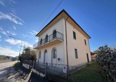 Detached villa Montecarlo Lucca