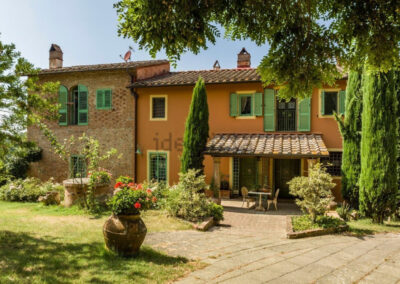 Farmhouse in the Pisa hills