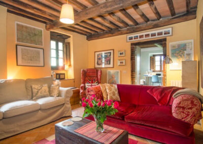 Farmhouse with guesthouse lucca