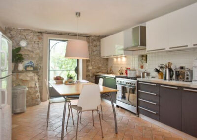 Farmhouse with guesthouse lucca