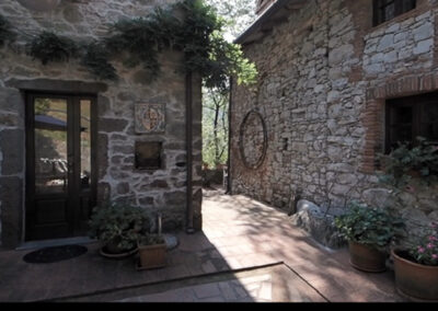 Farmhouse with guesthouse lucca