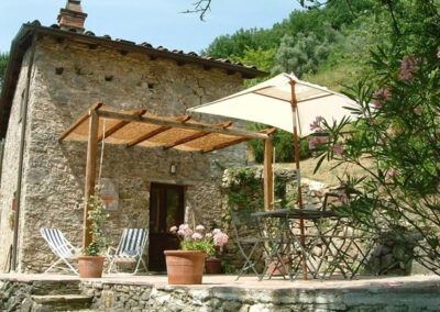 Farmhouse with guesthouse lucca
