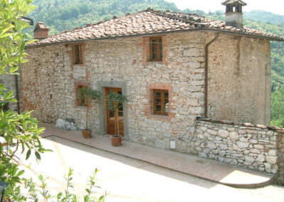 Farmhouse with guesthouse lucca