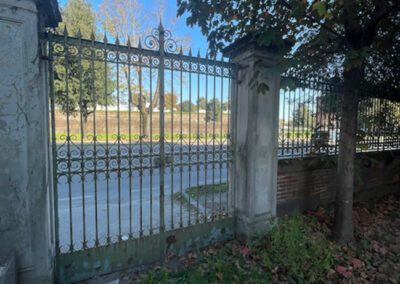 Villa front of wall Lucca
