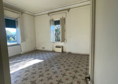 Villa front of wall Lucca