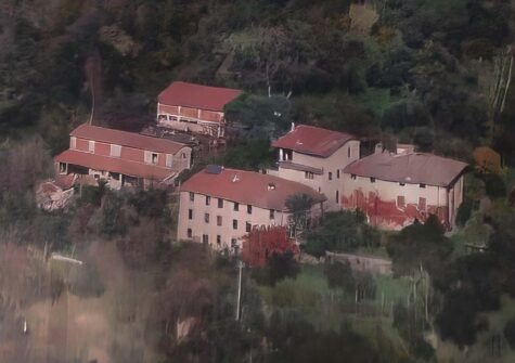 Villa met nog 3 huizen van bekende acteur