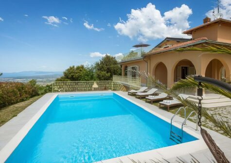 Villa with sea view in Versilia