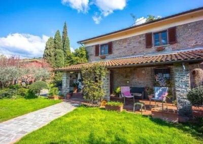 Tuscan farmhouse with guesthouse