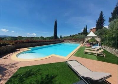 Tuscan farmhouse with guesthouse