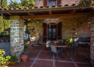 Tuscan farmhouse with guesthouse