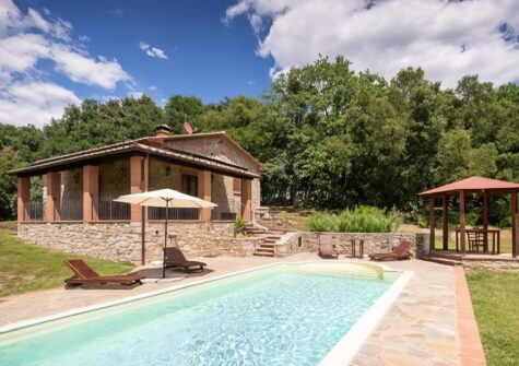 Farmhouse with guesthouse