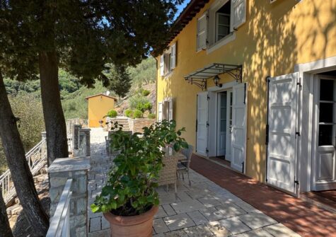 Beautiful Farmhouse with stunning view Lucca area
