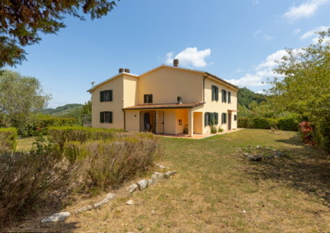 Farmhouse nearby lucca