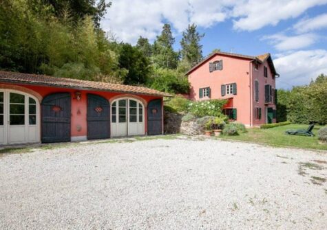 Country villa with annex and land Lucca Pisa area