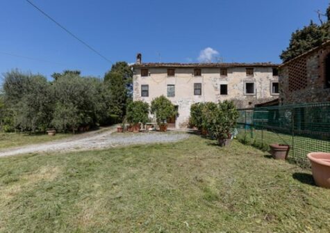 Panoramic country estate among the vineyards