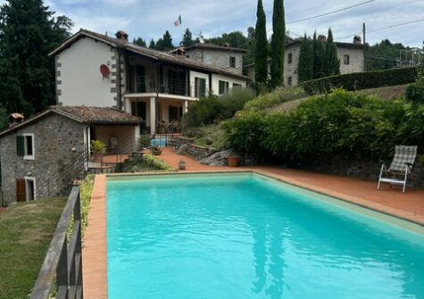 Splendid Tuscan farmhouse with view Barga