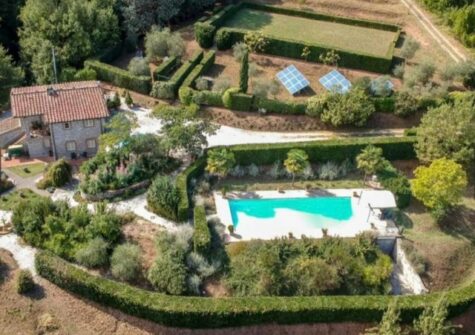 Beautiful luxury stone farmhouse with swimming pool nearby Lucca