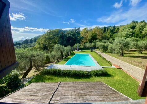 Stunning coastal villa with breathing sea views