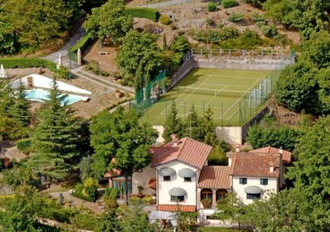 Two villas with pool and tenniscourt Pistoia hills