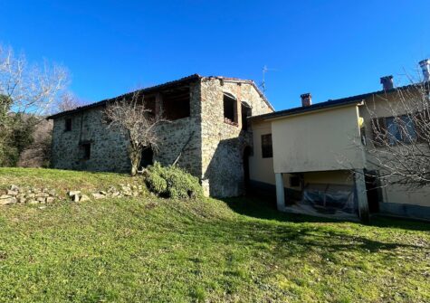 Stone Farmhouse in Barga beautiful view
