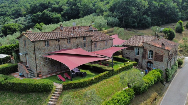 Tuscan gem with 4 homes pool olive grove 10 minutes from Lucca