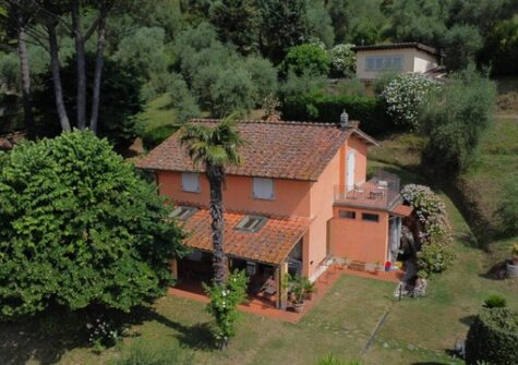 Stunning Tuscan Farmhouse with Panoramic Views Near Lucca 🇮🇹