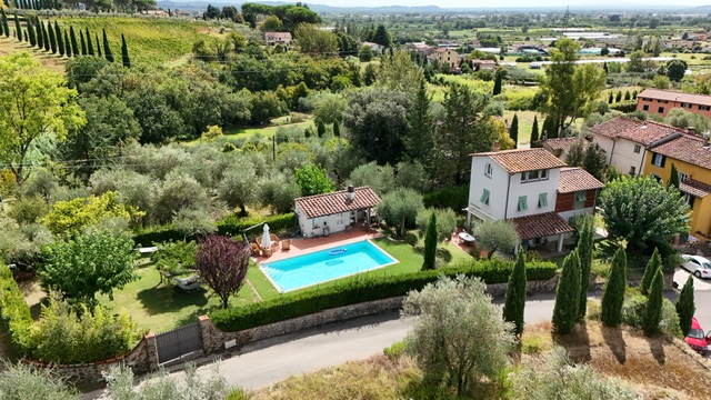 Fantastic farmhouse with pool 10 minutes from centre Lucca