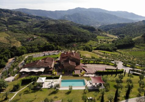 Prestigious Luxury estate with pool panoramic views on the hills of Lucca
