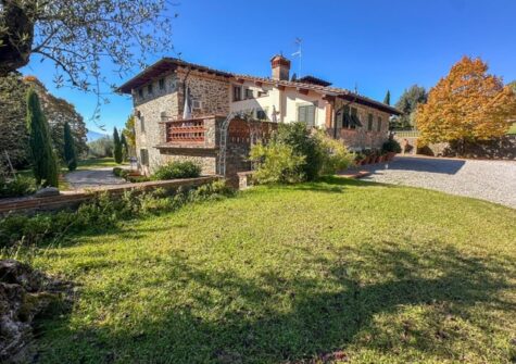 EXCLUSIVE TUSCAN STONE FARMHOUSE WITH POOL – LUCCA HILLS