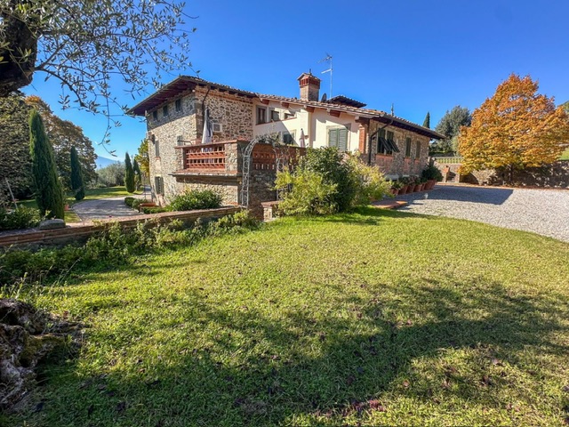 EXCLUSIVE TUSCAN STONE FARMHOUSE WITH POOL – LUCCA HILLS