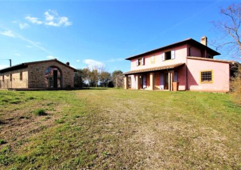 AUTHENTIC TUSCAN ESTATE | RESTORED FARMHOUSE, STONE BARN & 1 HECTARE OF LAND