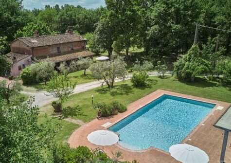 AUTHENTIC 18TH-CENTURY TUSCAN FARMHOUSE – PRIVATE POOL, LAKE & 4 HECTARES OF LAND