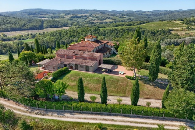 AUTHENTIC TUSCAN STONE FARMHOUSE – PRIVATE GARDEN & 6 BEDROOMS